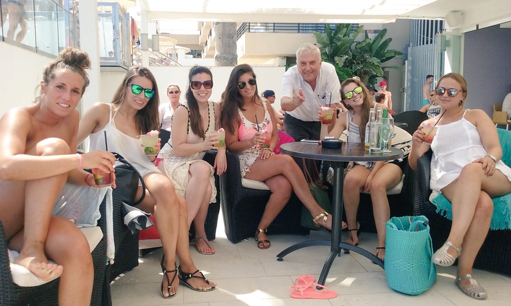 OceanHouseCosta's tweet photo. #Gravityparty siempre es mejor con un #housemojito en la mano!  @samaga2592 😎📷 https://t.co/U2MjoWCnW2