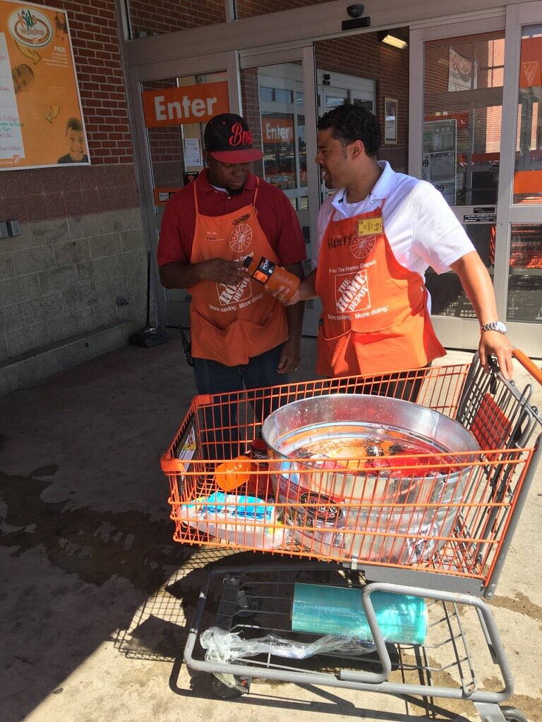 Taking care of our associates <a href="/2679South_Bay/">South Bay 2679</a> @Jose_HD2679 <a href="/bob_lundy/">Robert</a>