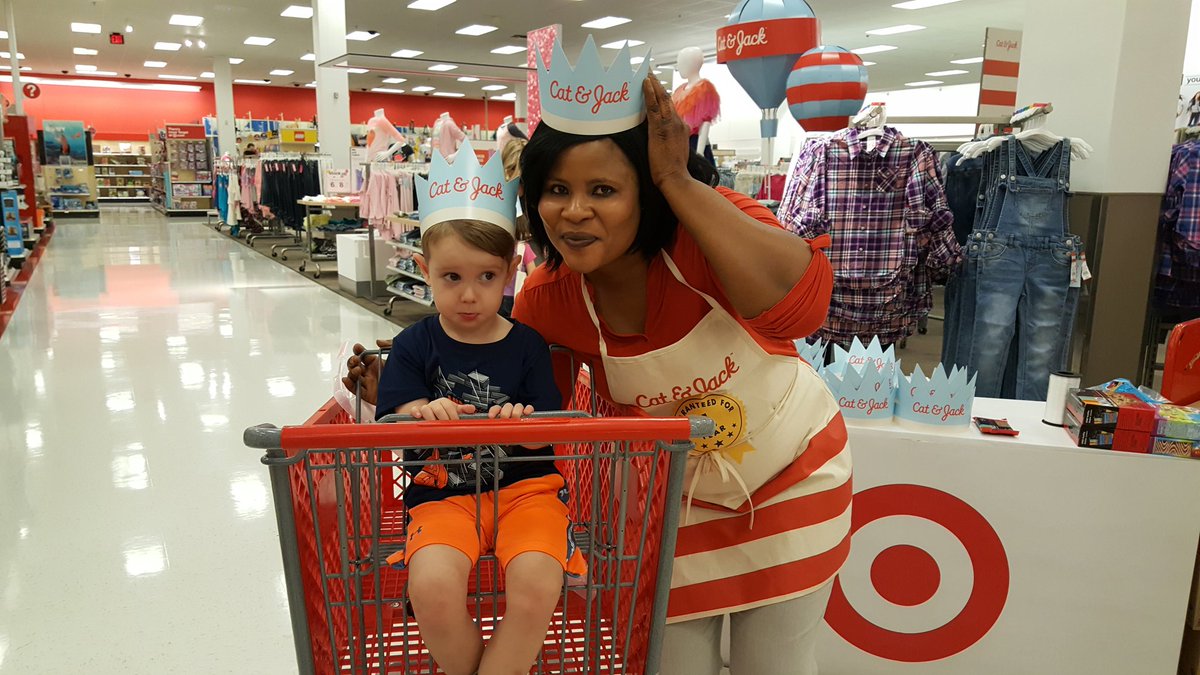 yendoukoi23's tweet image. Cat&amp;amp;Jack in full effect! Having a great time with our guests 😊#shoptarget @1TylerKoontz @ColonJosian @LydiaDiazTGT