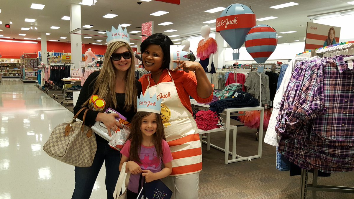 yendoukoi23's tweet image. Cat&amp;amp;Jack in full effect! Having a great time with our guests 😊#shoptarget @1TylerKoontz @ColonJosian @LydiaDiazTGT