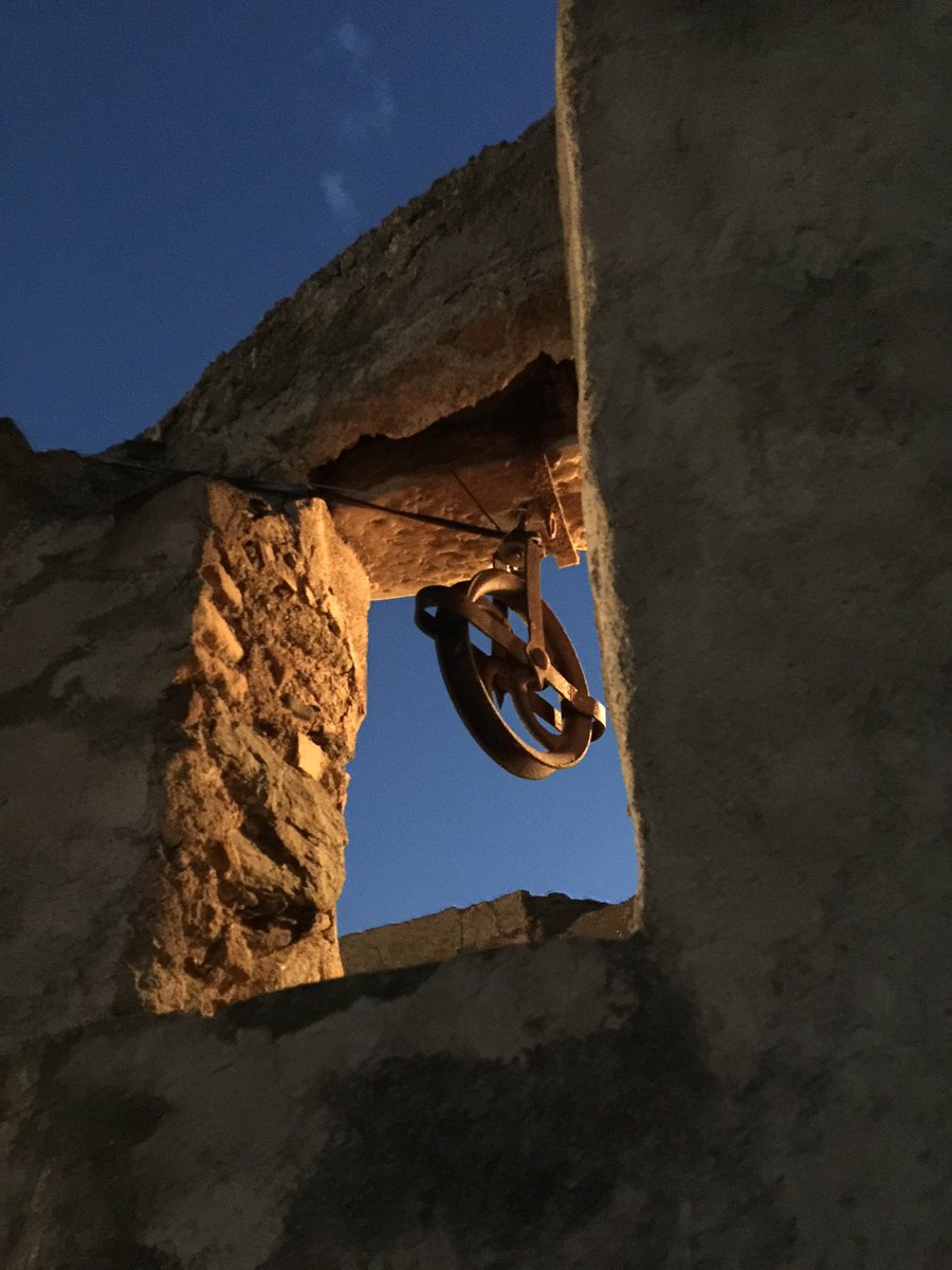 RMARTNEZ's tweet image. #sopadecabra #sonsdelmón waiting... 😍🍷👫