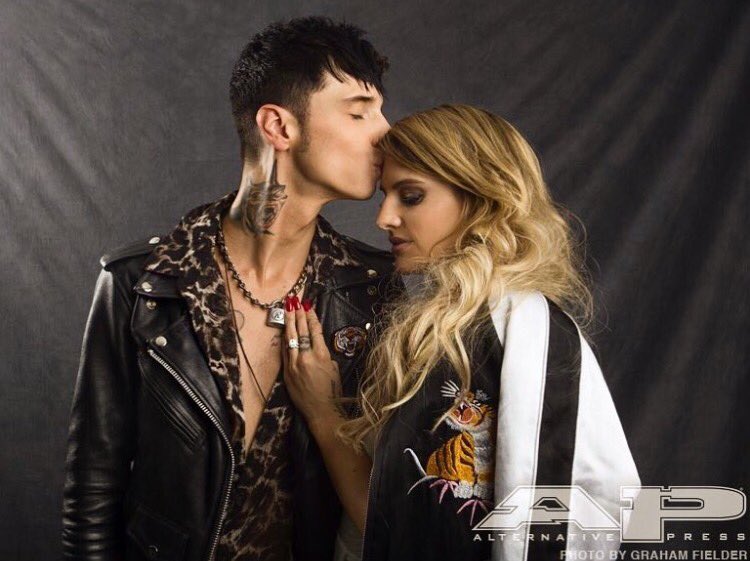 TheNextBatmann's tweet image. Hashtag luckiest man alive? Undoubtably. Yes, I actually said hashtag instead of using a hashtag.