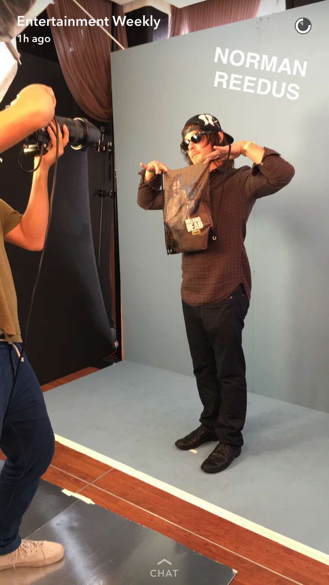 TWDFamilyy's tweet photo. 👻 Snapchat of the cast taking pictures for @EW! https://t.co/37kiljwfoV