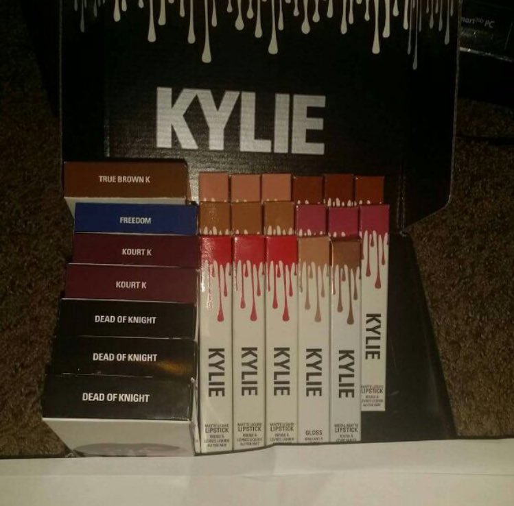 winmakeups's tweet image. RT to win: HUGE KYLIE LIP KIT VAULT ✨ Must use my code on Mercari, "GXZZRG" to be entered and given extra entries!