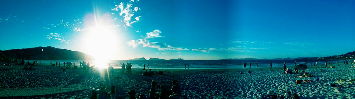 Lauriki_la's tweet photo. Y así es cómo el sol se esconde detrás de la islas Cíes #Paraiso https://t.co/D3o1IkHuUk