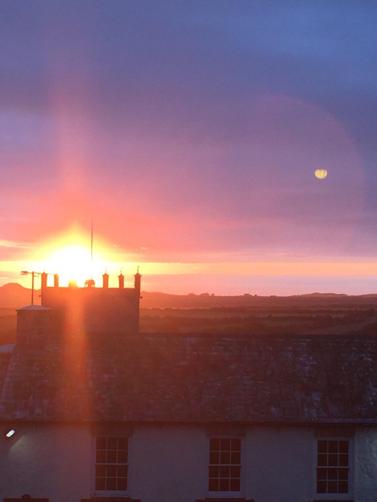 WelshCanCwtch's tweet photo. A day of 3 halves!!! #StDavids #WelshBlack #Pembrokeshire @StDavidsKitchen @DerekTheWeather @LowerTreginnis #Tidy https://t.co/hzhNdDhHRY