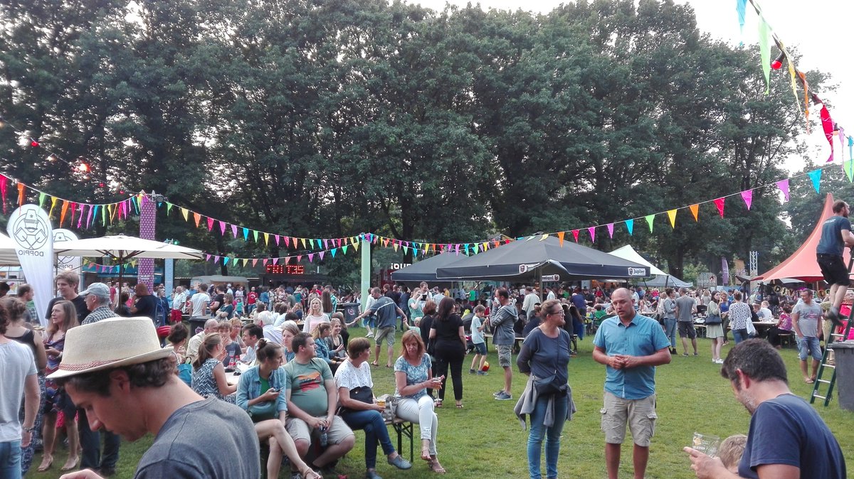 radioreflex's tweet photo. Dag 2 van het Foodtruck Festival HAP zit er bijna op. Ook morgen kan je nog i/h Vrijbroekpark terecht. #hapfestival https://t.co/QkeFbgNPJ1