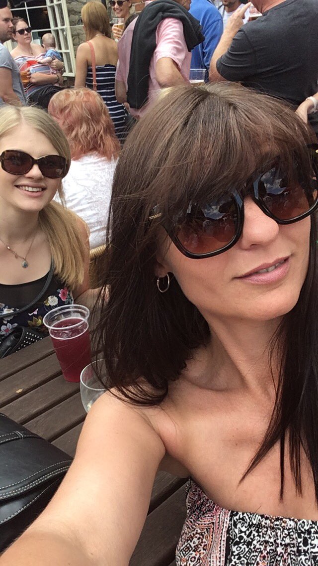 JenSmith___'s tweet photo. Listening to great live music on the #strattonstroll #sunshine #pubs #bands #Swindon @StrattonPC https://t.co/nKzanwFDxF