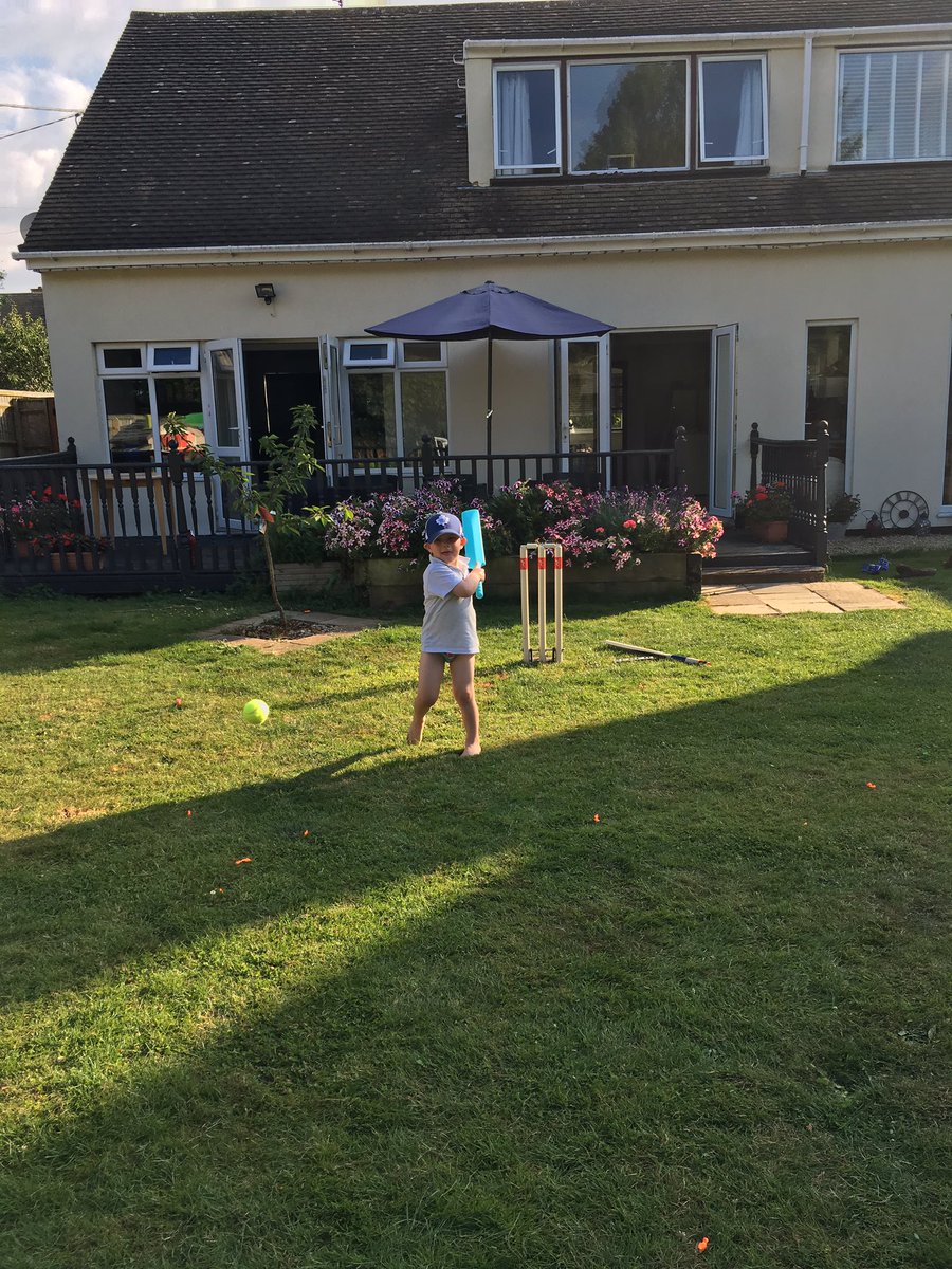 Fredsfowler's tweet photo. My first cricket "lesson" from Dad https://t.co/oVbDZXnkF5