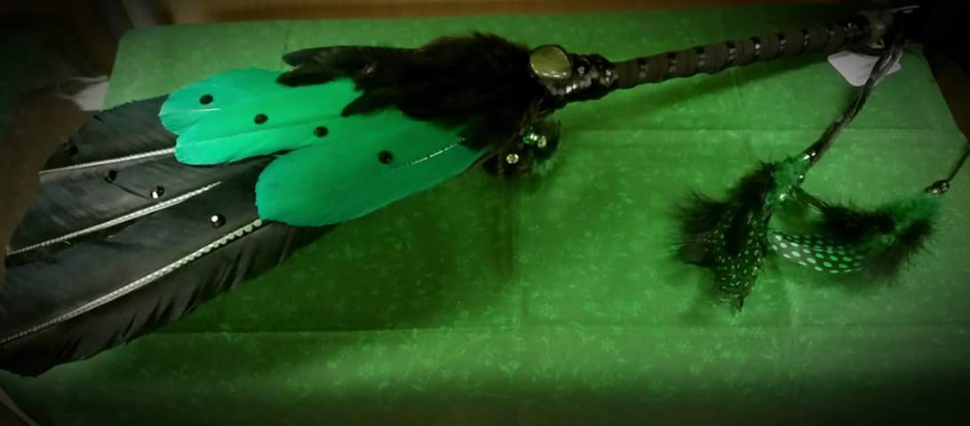 witchesink's tweet image. Find one of a kind #smudge fans
Open Saturdays 12-5 #reddeer #magicalelements #smudgefan #Wiccanshop #Saturday