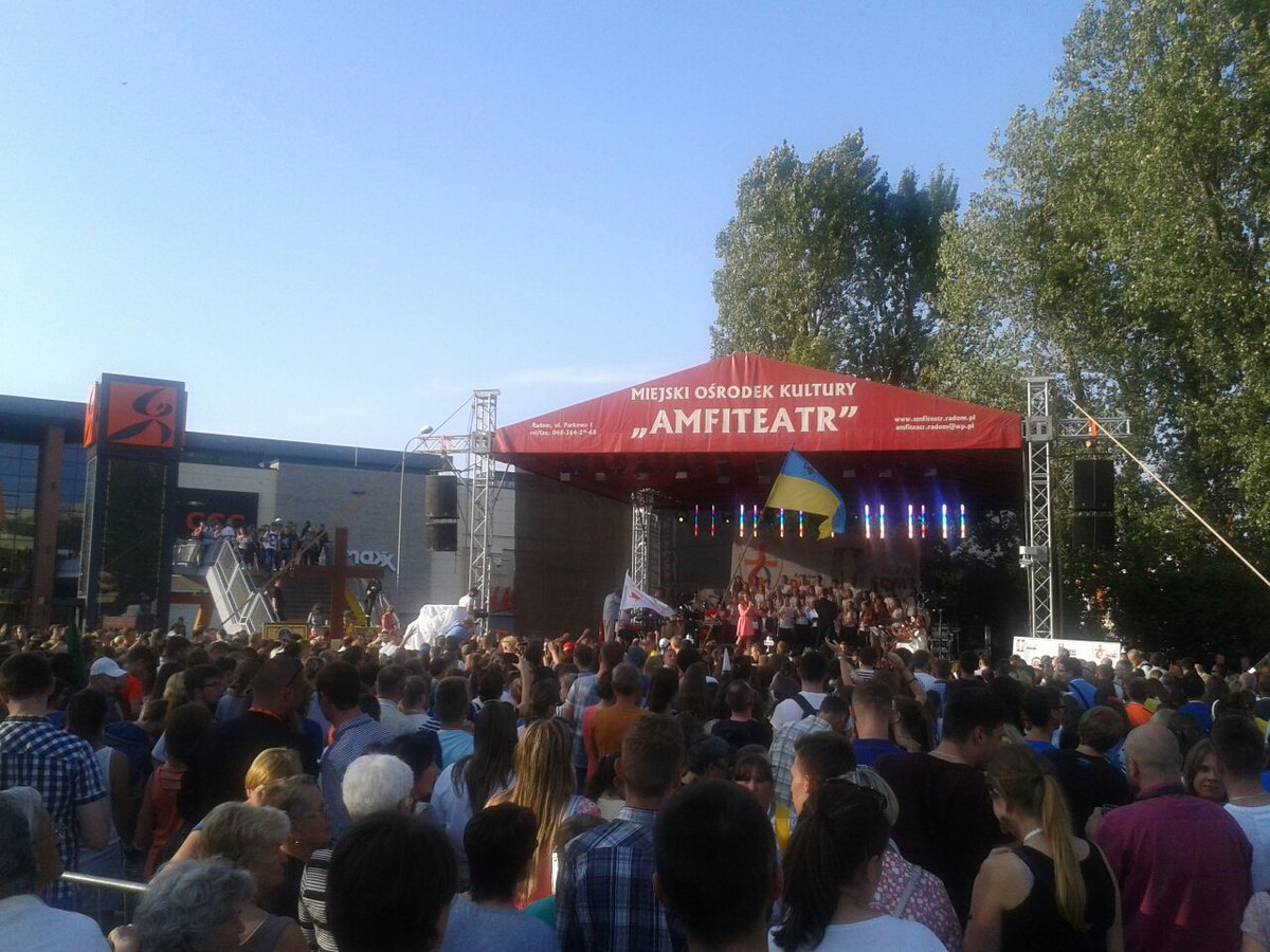 PastGiovGe's tweet photo. Live from apel młodych di #radom @sdm2016radom @gmg_it @IlCittadinoGe #diariogmg #krakow2016 #genova https://t.co/0ZP7lPbwNi