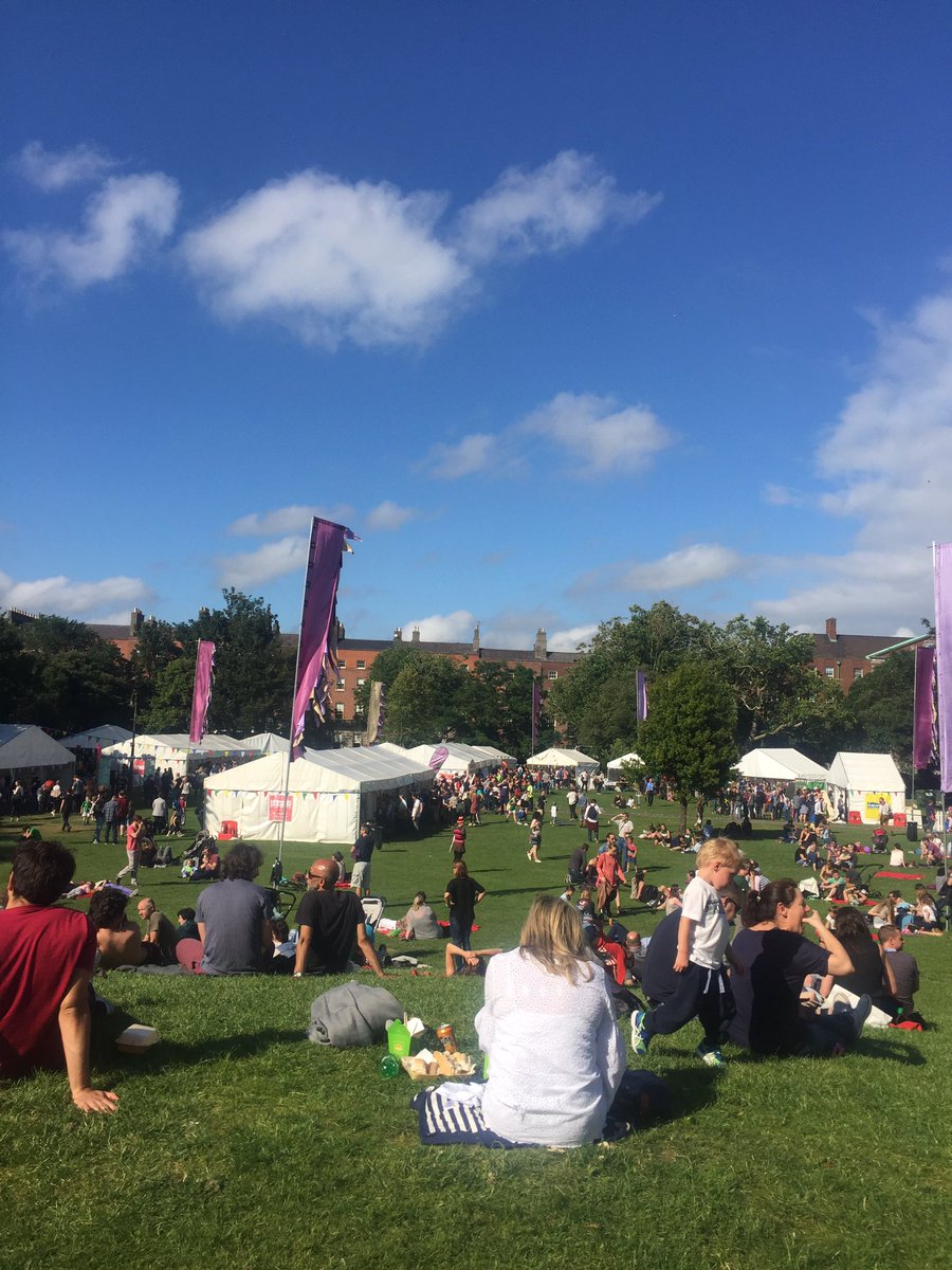 Congrats to everyone involved <a href="/DublinMaker/">Dublin Maker</a> and <a href="/festofcuriosity/">Festival of Curiosity</a> - a jam-packed day for inquiring minds <a href="/MerrionSqDub/">Merrion Square</a>