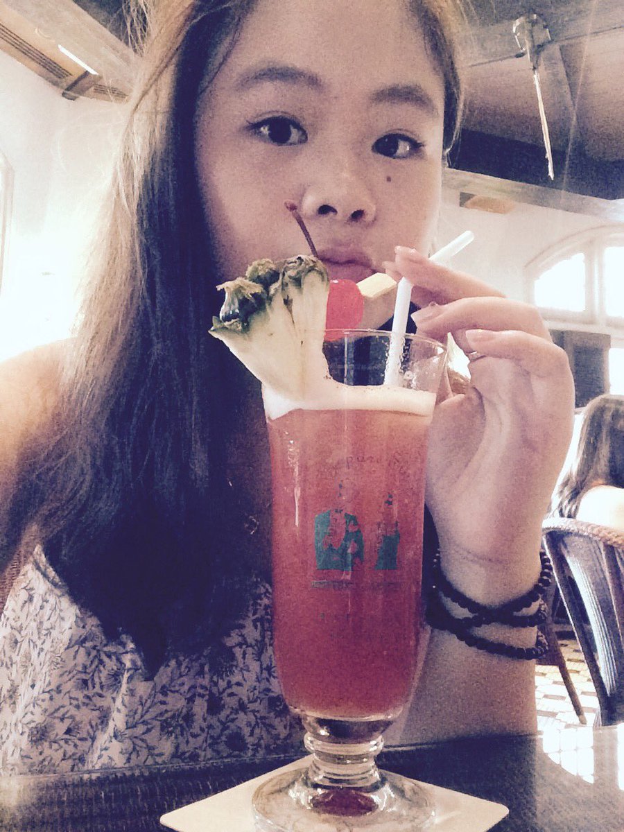 LunaZLN's tweet photo. Send the first pic to my boyfriend. And... May be ex-boyfriend soon. But fat girl still has a cute side! Ain't we? https://t.co/ybqe3mf1dd