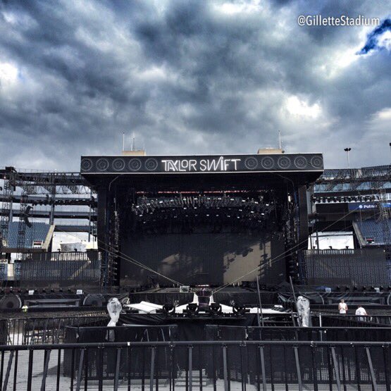 GilletteStadium's tweet image. @taylorswift13 3 years ago vs. 1 year ago today...

#REDTour
#1989WorldTour