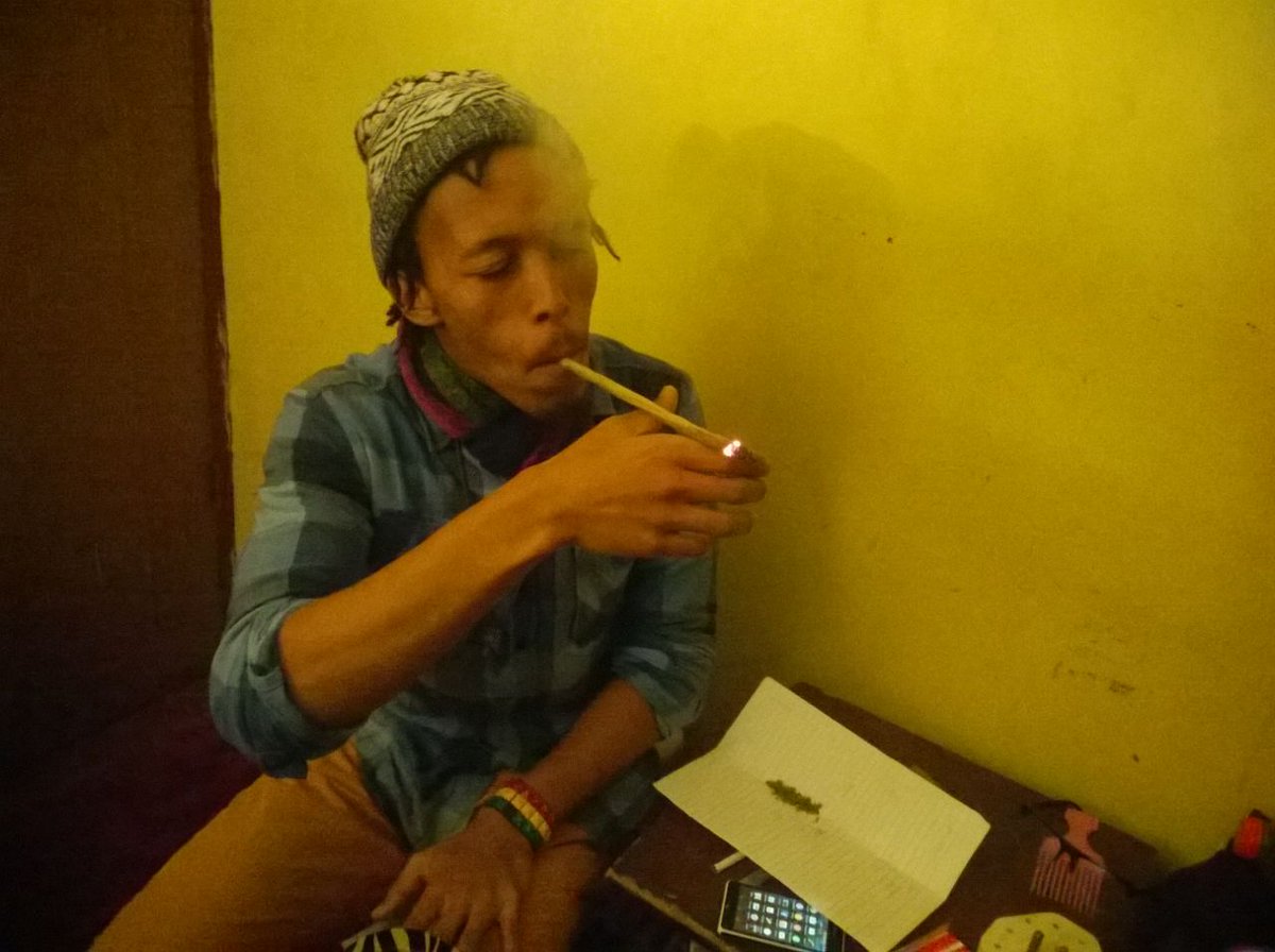 1Souschefboyce's tweet photo. 12inch Blunt one of the first people in South Africa, Port Elizabeth to smoke a big blunt https://t.co/nMdMqRwX81