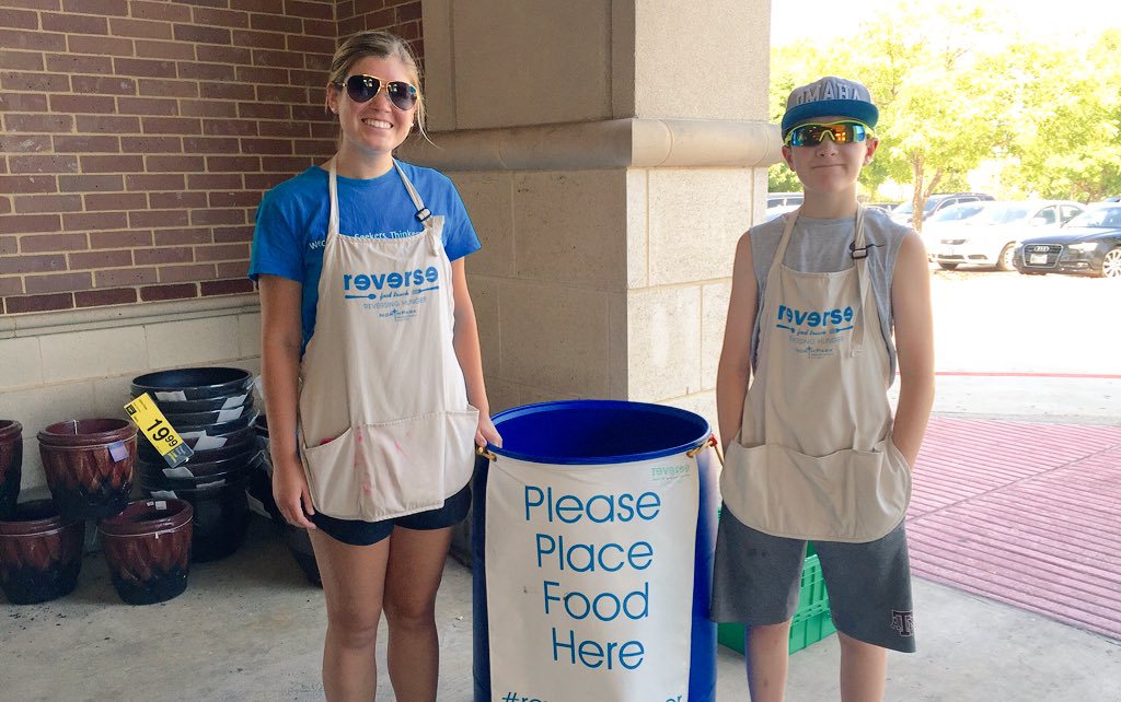 ReversingHunger's tweet photo. We're at Kroger in Lake Highlands until 1:30 today. Come help us #reversehunger in our community! https://t.co/4VbwuEsHwx