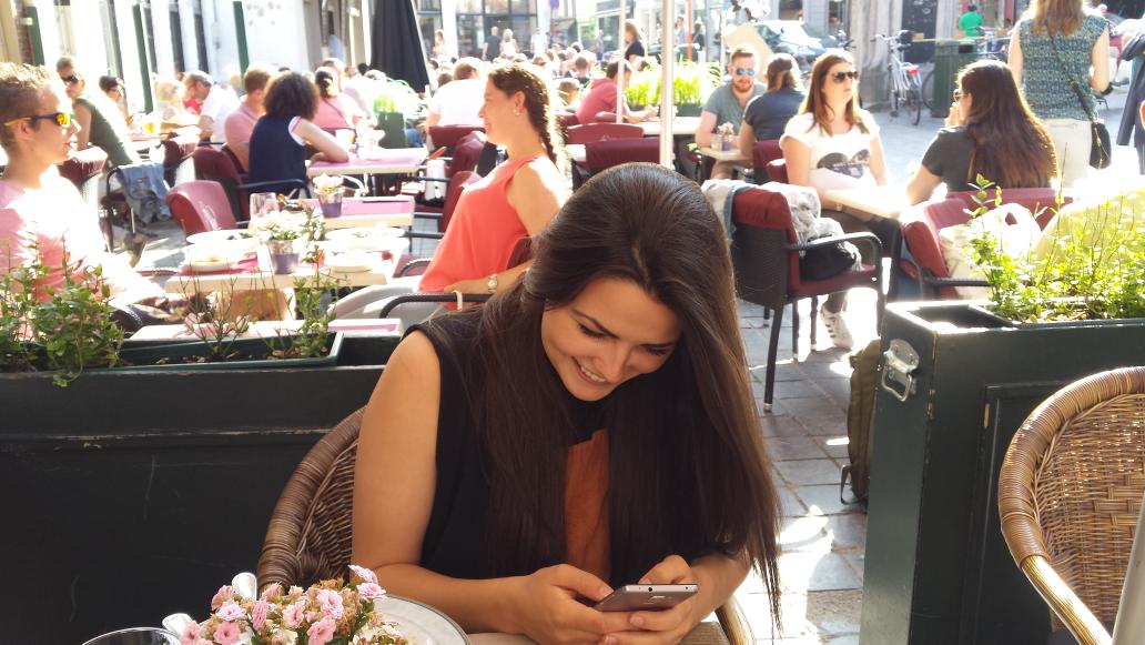 joestreet18's tweet image. Surprise her with a trip to Bruges &amp;amp; still, all she wants to do is catch #Pokemon. #GirlfriendProblems