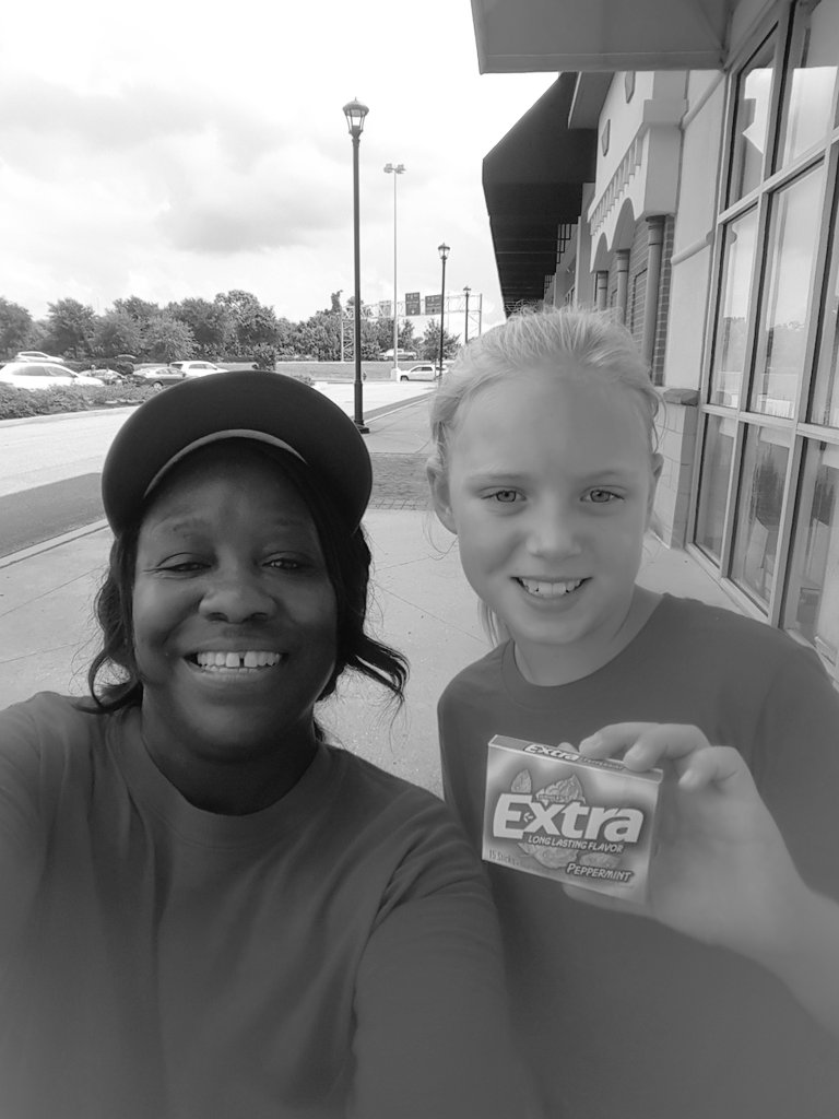 LynneMac3's tweet photo. #Healingplacechurch225serve 
Let's Stick together like gum 225 area-Baton Rouge https://t.co/YXlzH8HHao