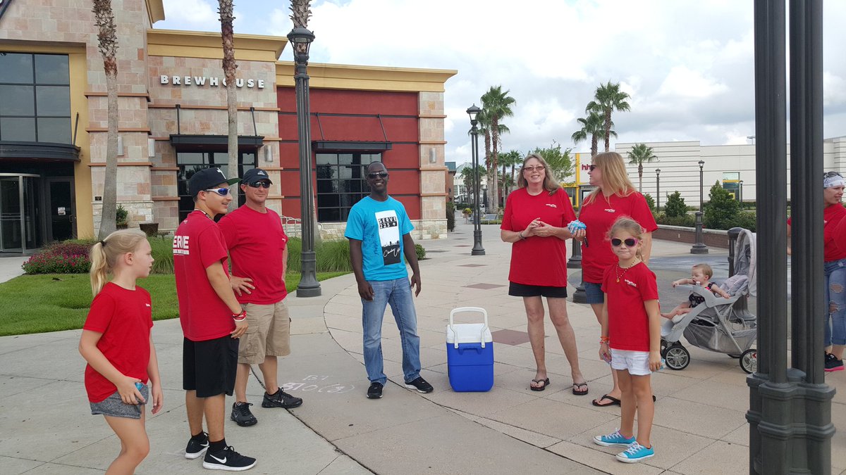 LynneMac3's tweet photo. #Healingplacechurch225serve
Serving with a purpose https://t.co/6f47Uh8y03