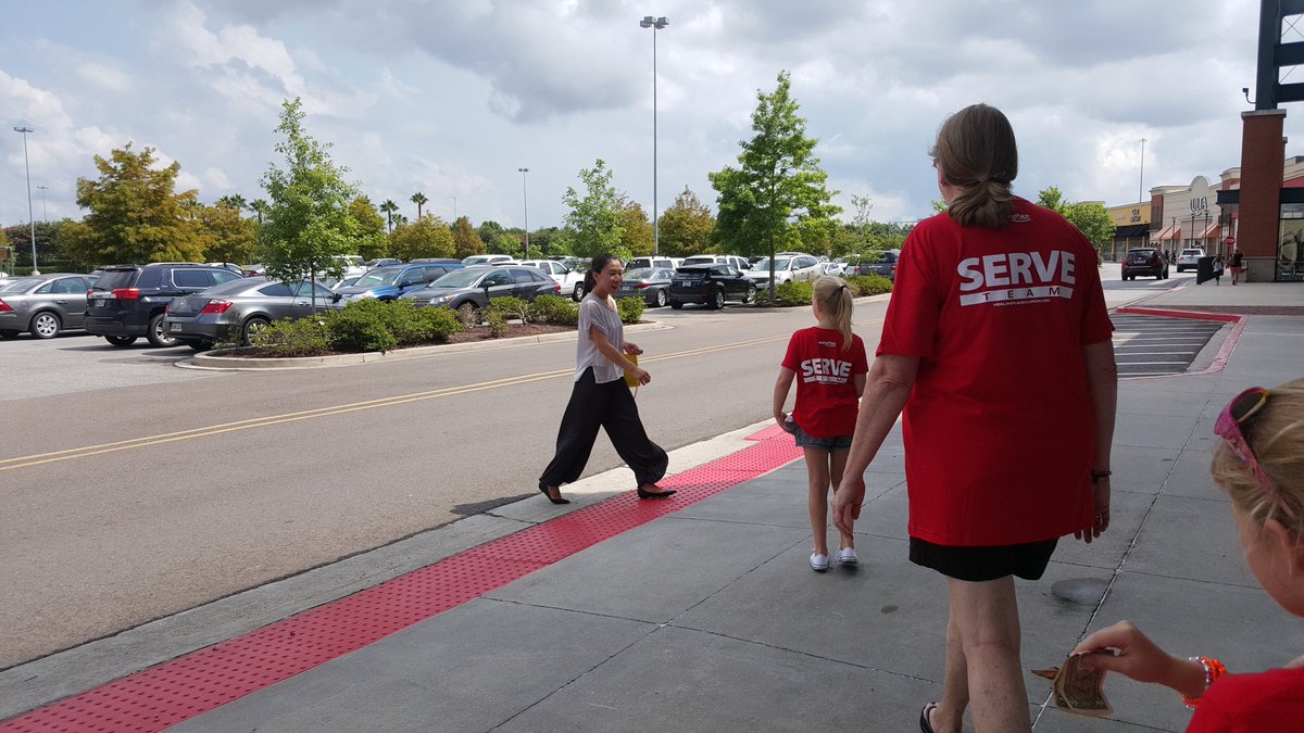 LynneMac3's tweet photo. #Healingplacechurch225serve
Serving with a purpose https://t.co/6f47Uh8y03
