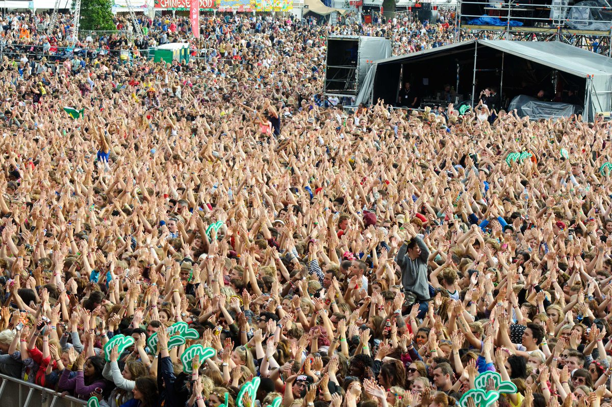 vfestival's tweet photo. This time in 4 weeks... 
#VFestival #V21st 💥🙌🏻💥 https://t.co/uJnf2yrnI1