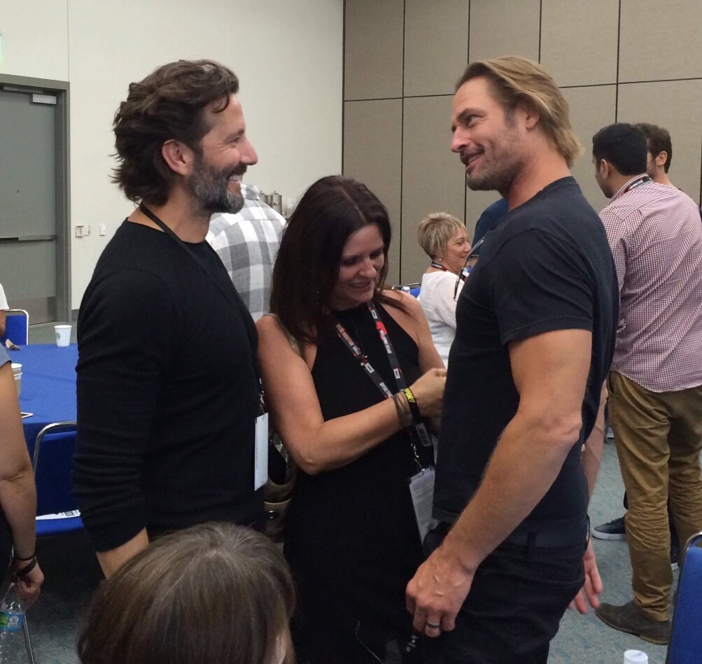 seriesonday's tweet photo. "See you in another life, brotha" Reencuentro entre Desmond y Sawyer #Lost #ColonySDCC #The100SDCC #SDCC2016 https://t.co/PsFmU5ybGl