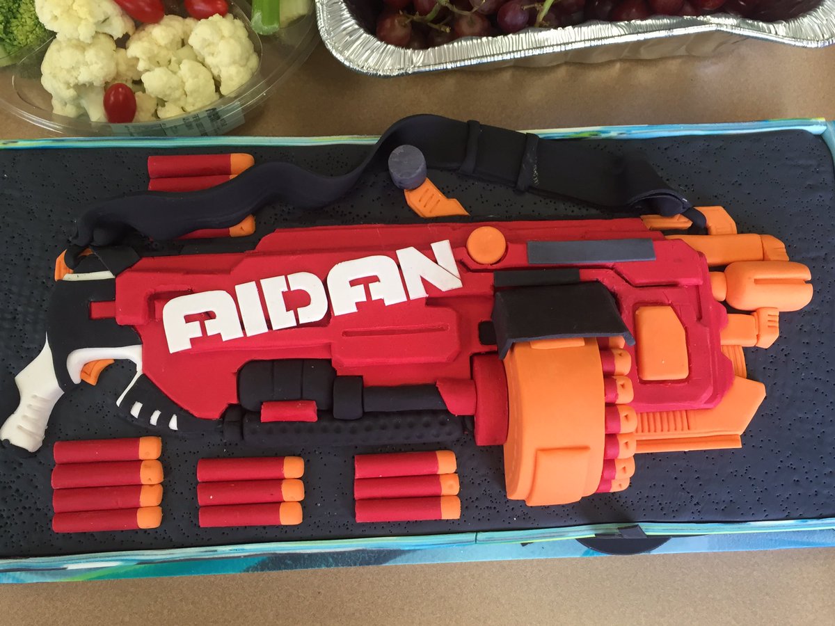 jaime_of_wicked's tweet photo. Thanks!!! "@adriennebatra: Once again @jaime_of_wicked has outdone herself @NerfNation #NERFcake https://t.co/g7jbVNkvA0β