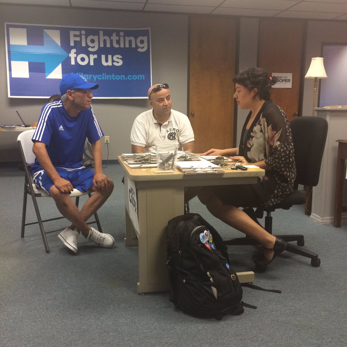 anne_esq's tweet image. .@anna_daigneault training volunteers en francais! #10acious #GetNCRegistered