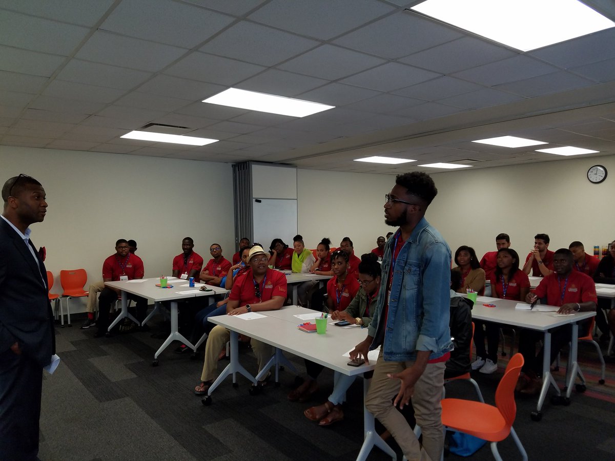 JulioFSuarez's tweet photo. #ABLegends visit @collegeboundstl @Michaelwhitley @UNCF https://t.co/QzqIrRijhP