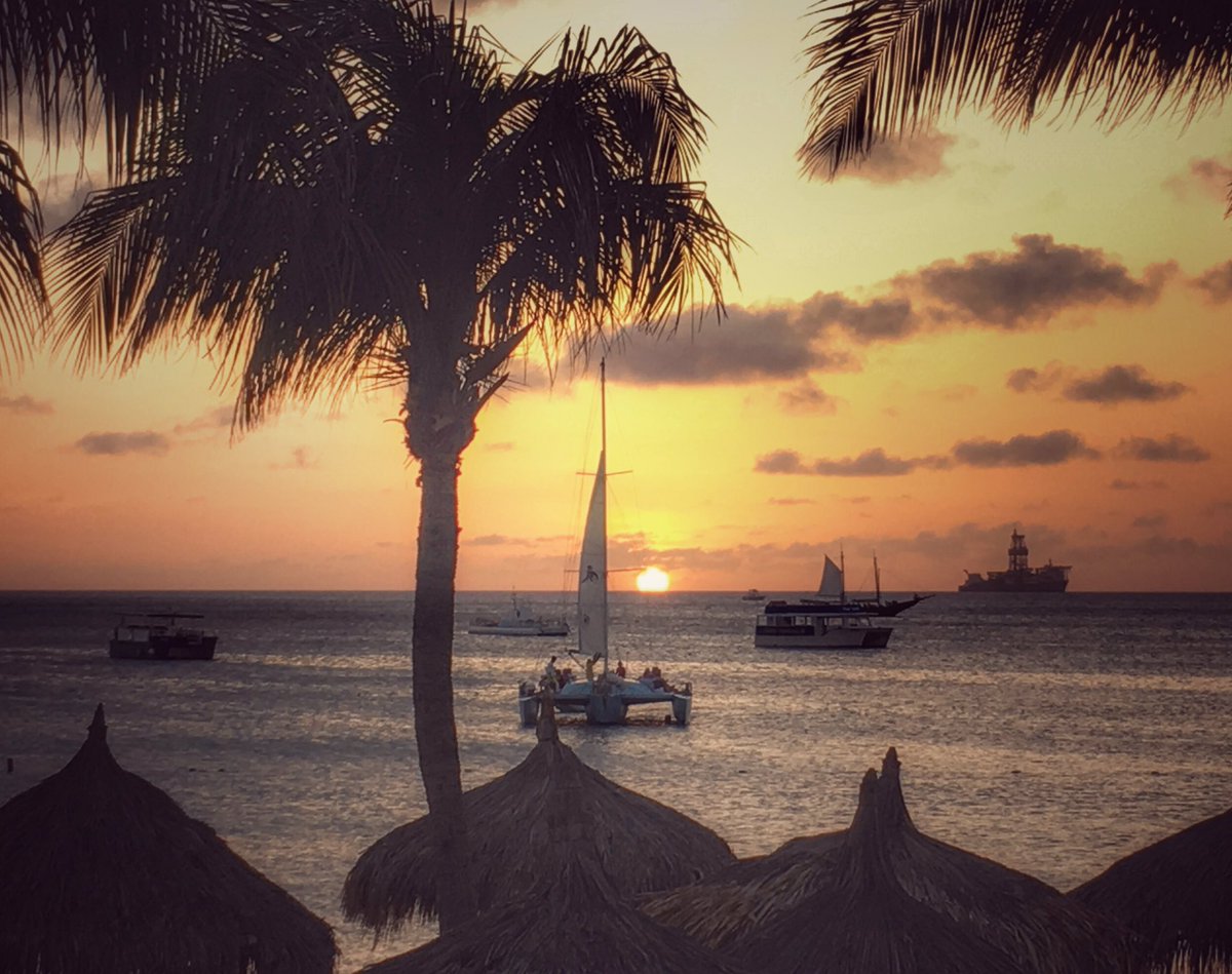 ArubaMissions's tweet photo. Beautiful Aruban sunset! #Aruba #caribbeansunset #GodIsGood https://t.co/DhlTucSmKA