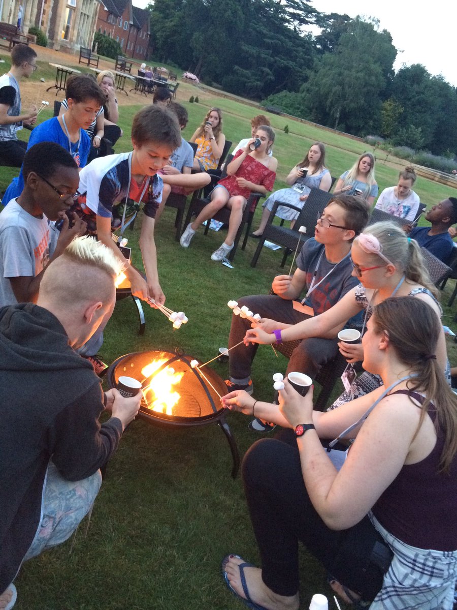 StephGutmann's tweet image. Fabulous weekend so far at @CMJ1809 youth conference #LookUp2