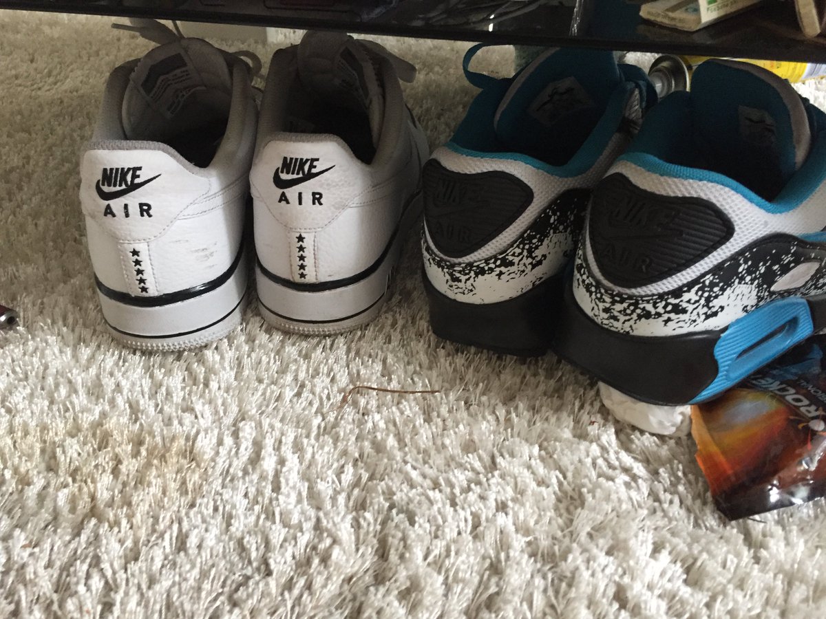 Alphamale951's tweet photo. My stinky gym trainers! Buy me more @underdeskloser #findom #cashslave https://t.co/AbuGVaeJiR