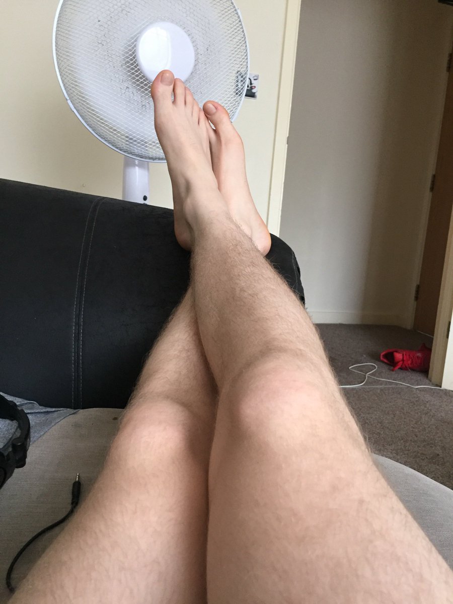 Alphamale951's tweet photo. Chilling on my ps4 tribute you fucking fag cunts! @underdeskloser #faggots #footworship #footfetish https://t.co/mDhu7ES0tC