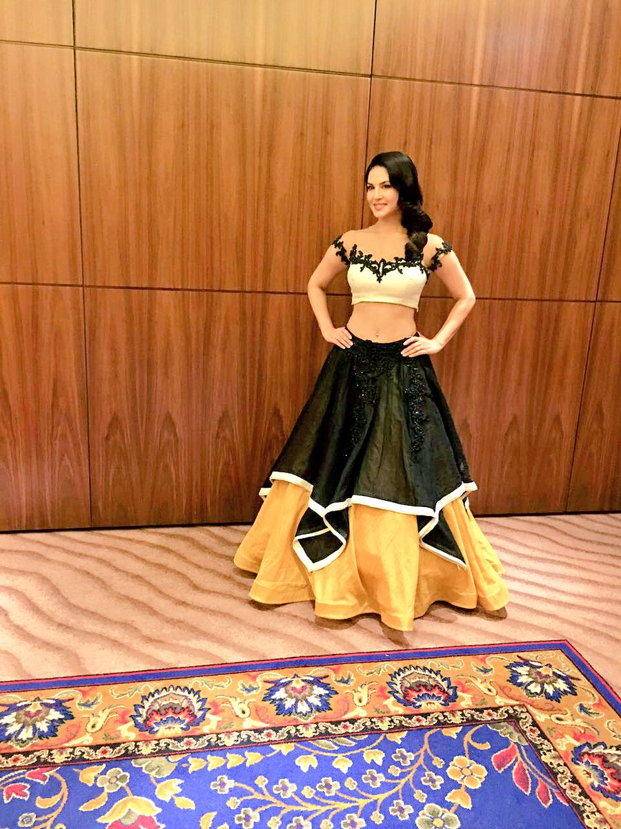 SunnyLeone's tweet photo. Such a nice time walking for @Archana_Kochhar last night in Dubai! Loved what I was wearing! https://t.co/JEWSpckGGb