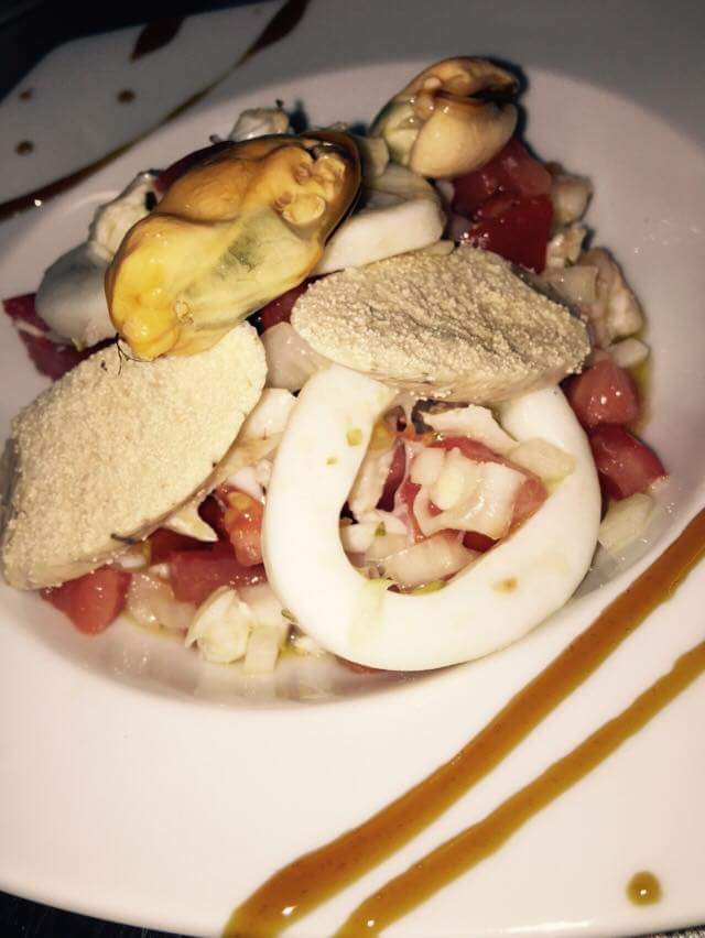 ElTrasmalloFre's tweet photo. #FelizSabado a todos. Os esperamos en el @ElTrasmalloFre 

#Sevillahoy #verano2016 #pescaitofrito #manzanilla https://t.co/dA7BQ4vV2t