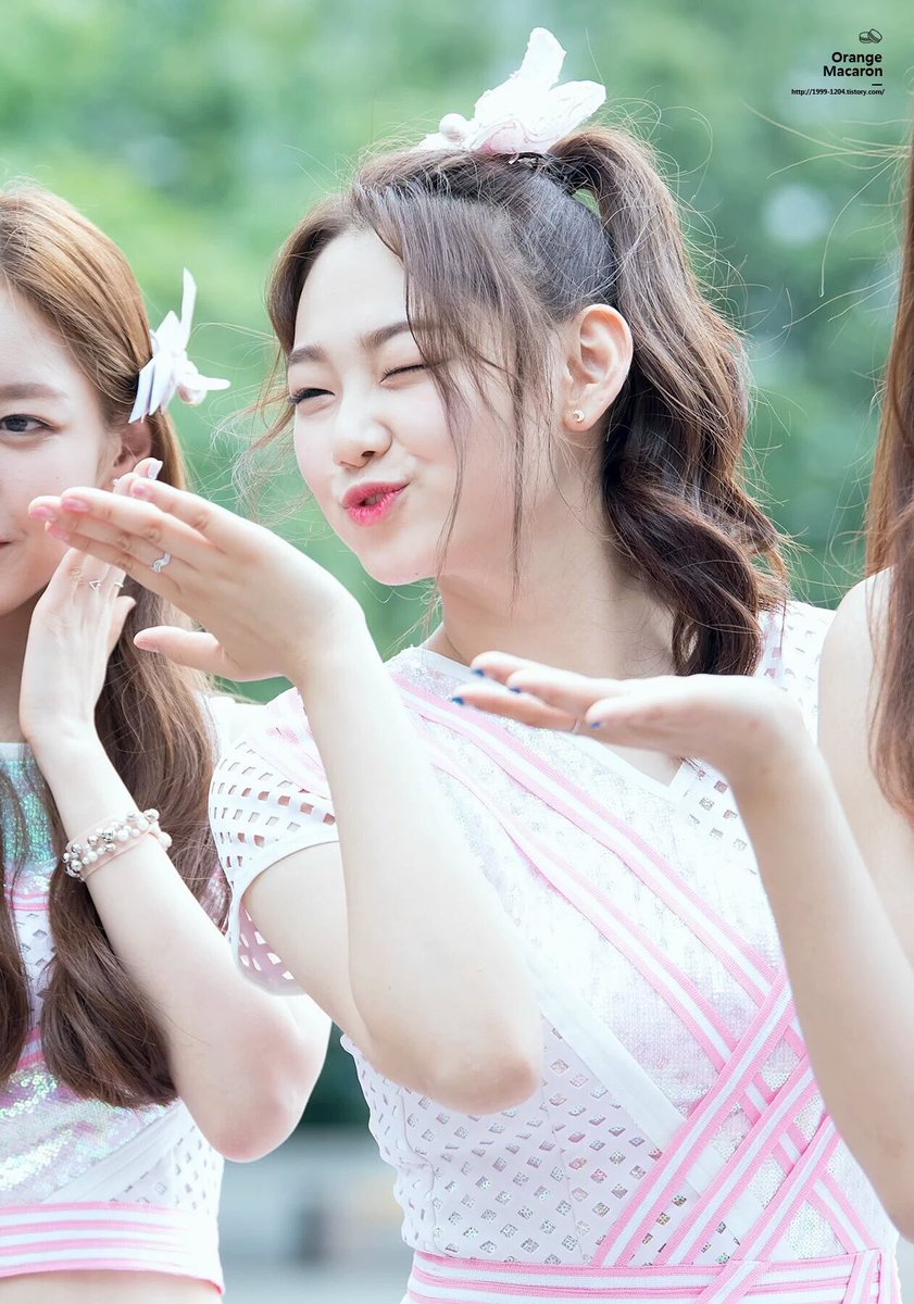 dear_mymina's tweet photo. 어느 한쪽이 창 밖에 서있어야 한다면
그 사람은 나였으면
당신은 그저 다정한 불빛 안에서
행복해라
따듯해라

< 생각이 나서, 황경신 > https://t.co/XrLPVgTHvD
