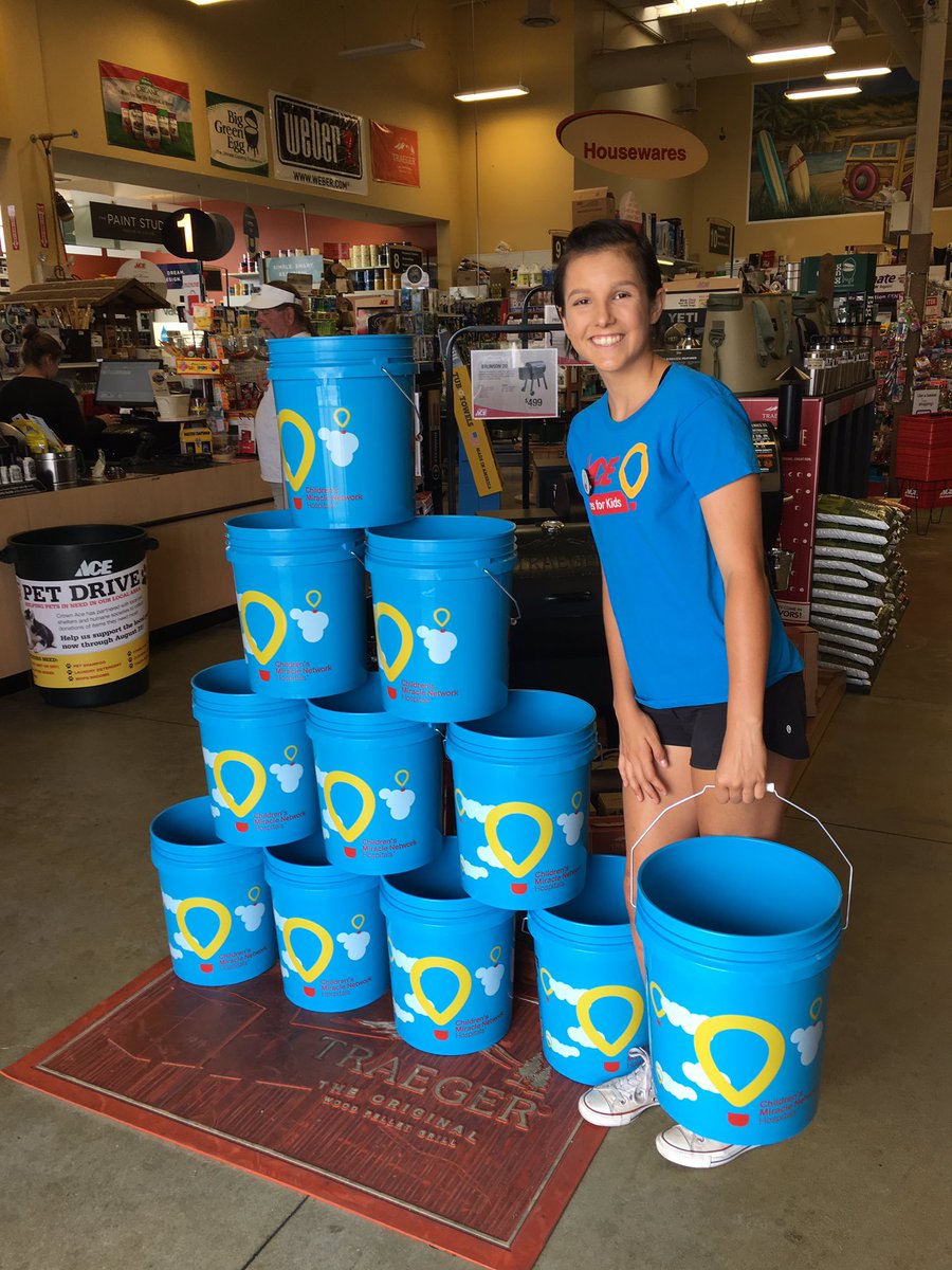 Our patient Kasey is hard at work collecting donations for @CMNHospitals on @AceHardware #MiracleBucket day!