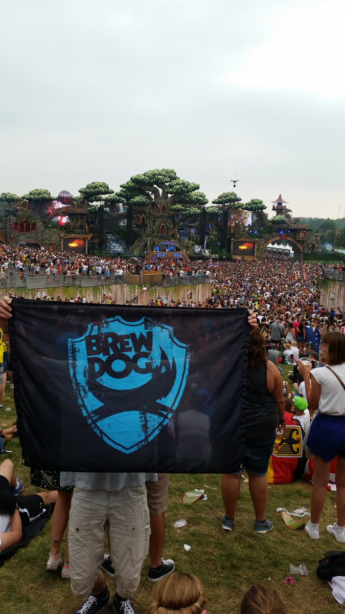 94slm95's tweet image. .@brewdog on tour @tomorrowland #saturday #dogtour