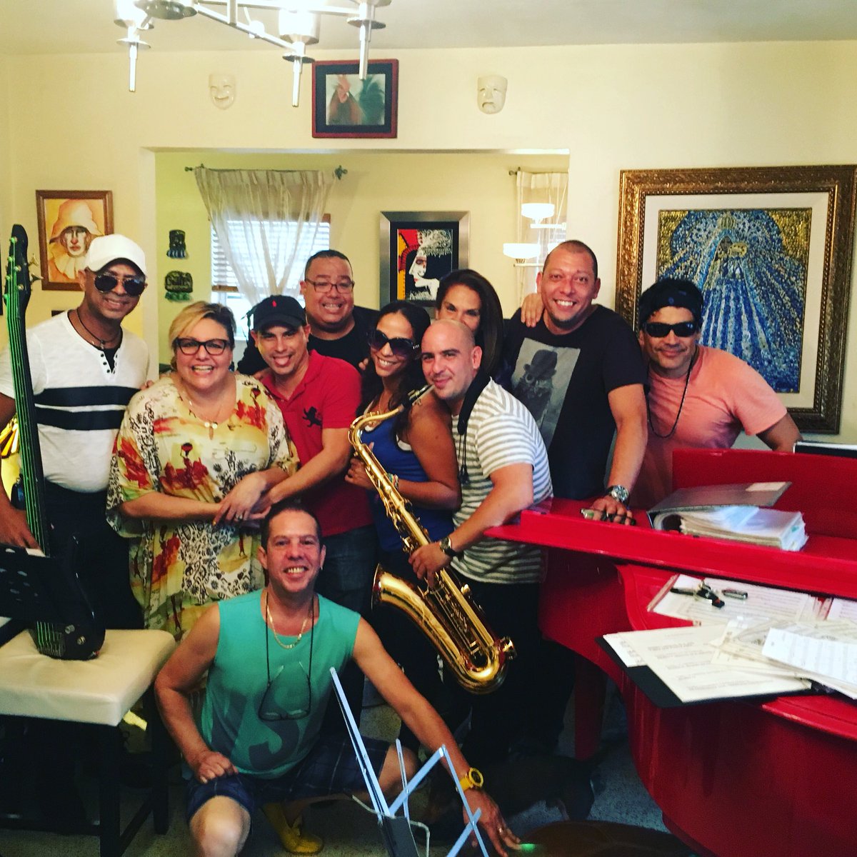 Ensayos en la casa d mami @malenaburke17 tonight su concierto con excelentes mùsicos <a href="/cafehoycomoayer/">HOY COMO AYER</a> (305) 541-2631