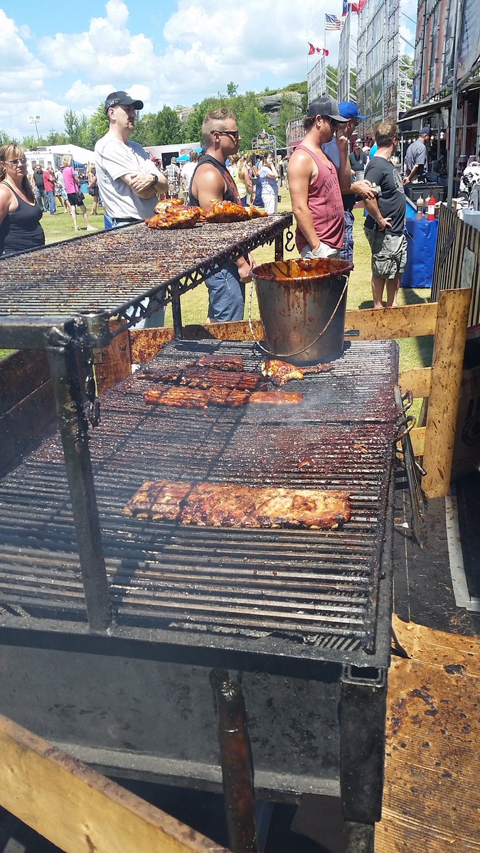 B101FMBARRIE's tweet photo. They look mighty fine to me! #MuskokaRibfest #BBQ #destinationrv #yummy #horndawgssmokinbbq https://t.co/lk59Y5uD2O