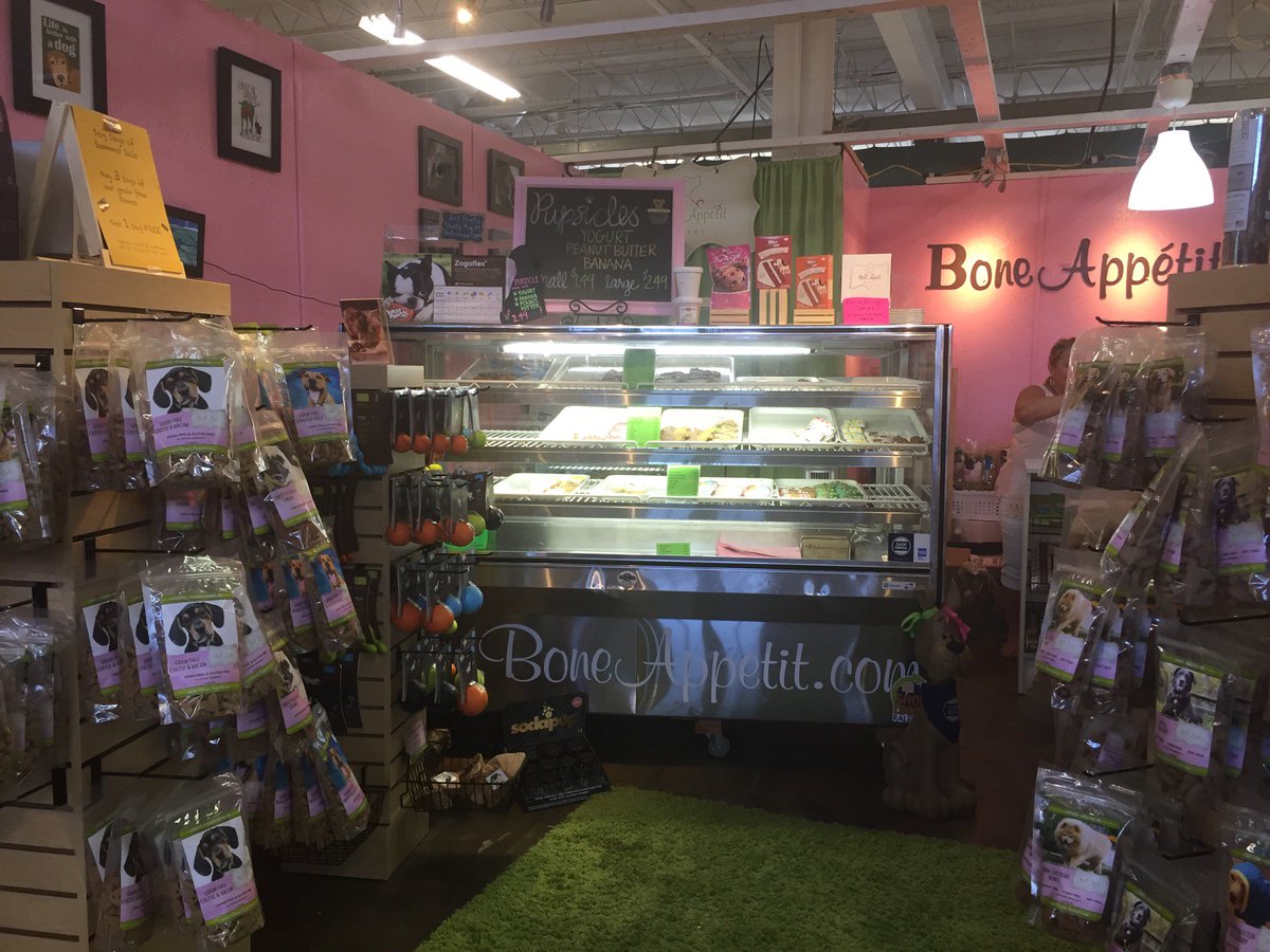ncsulilwolf's tweet photo. Local snackers for our puppers! (@ Bone Appétit Bakery - @boneappetit in Raleigh, NC) https://t.co/vywPx6OLop https://t.co/vOO6djPkcl