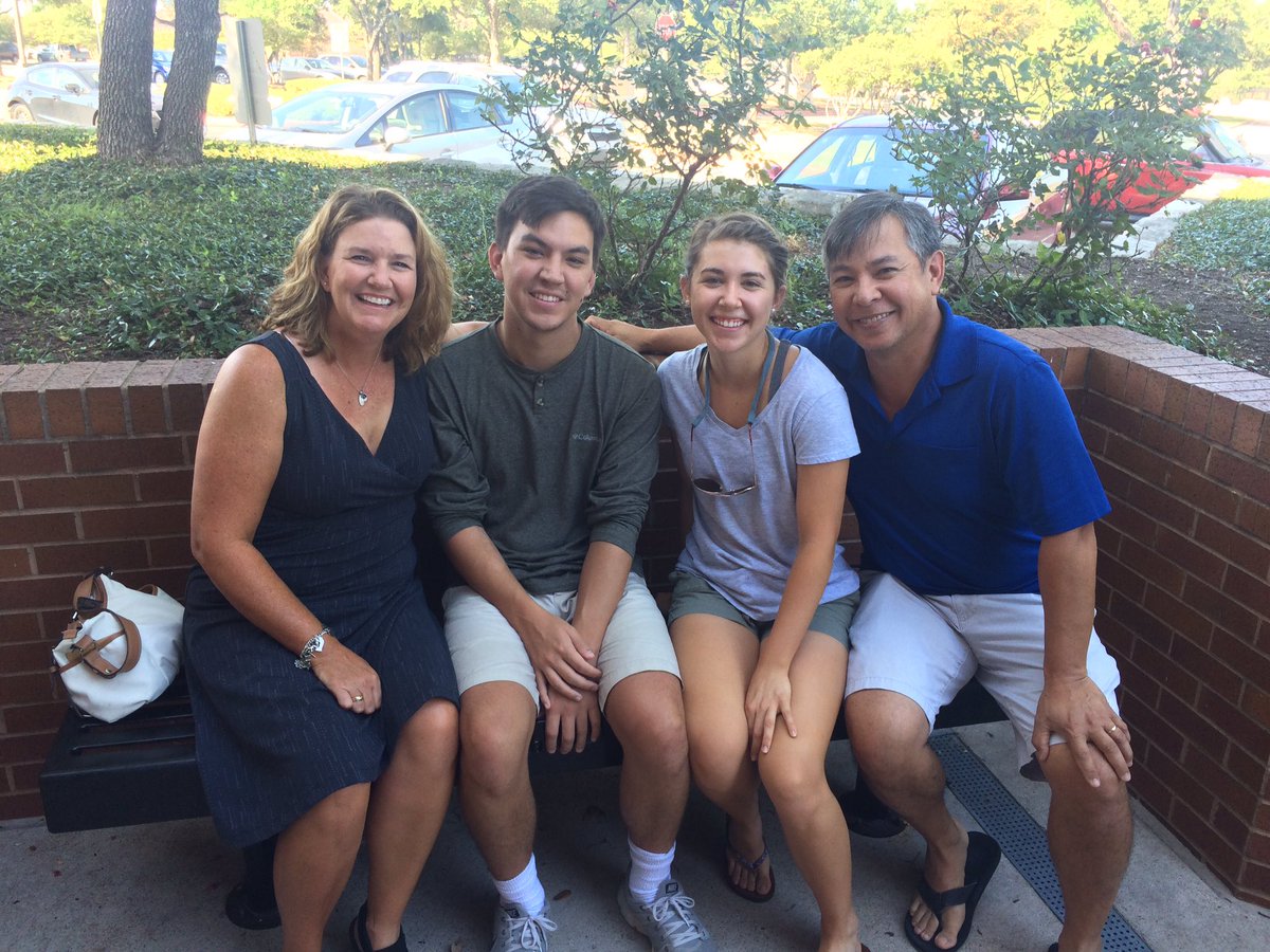 gennypell47's tweet photo. This week went by so fast! On his way back to Michigan ! #GoBlue #misshimalready https://t.co/SommSo9kxN