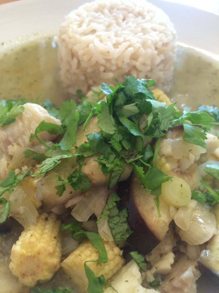 HealthyFatApple's tweet photo. Check out my #thai #recipe #greenthaicurry #fish #cleaneating #foodblogger https://t.co/92OKhdJ2kK @thebodycoach https://t.co/TQ1MsnIWWB