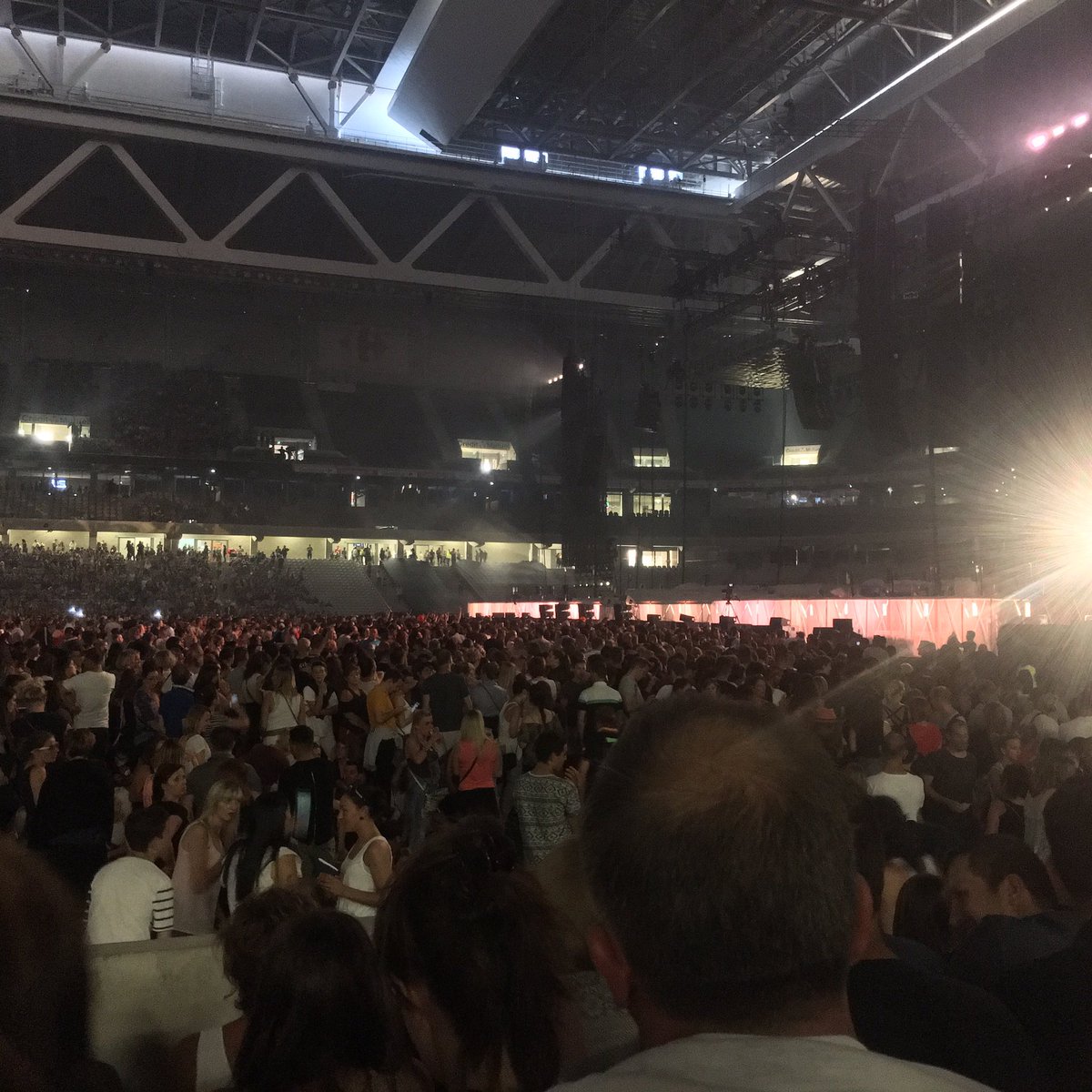 Dap_Quentin's tweet photo. En attente de Riri, merci @SkyrockFM , grâce à eux que je suis la ! Encore merci @PriskaOfficiel et toute l'équipe! https://t.co/fY0w8jCrww