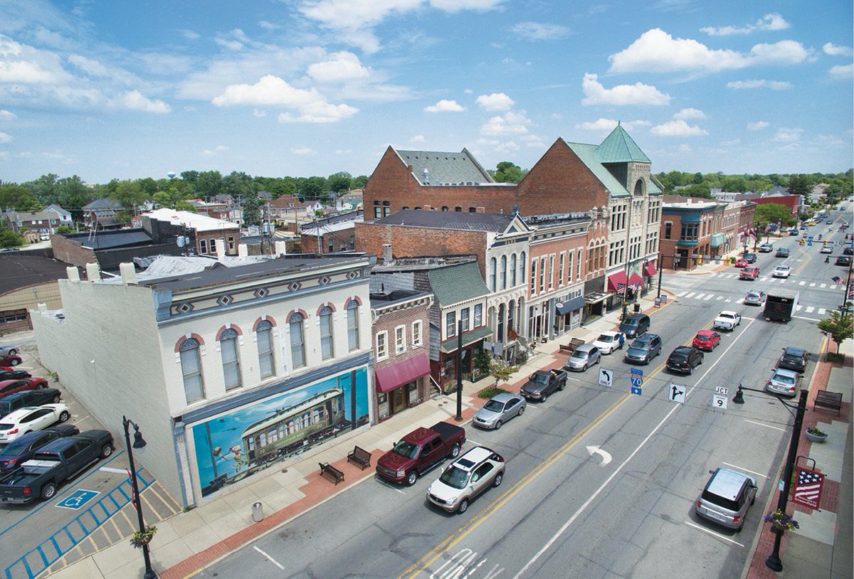 IndyMonthly's tweet photo. It's tempting to start calling Greenfield "East Irvington." #INSmallTowns https://t.co/kF4YIMhEpb https://t.co/12ZyLyrWbN