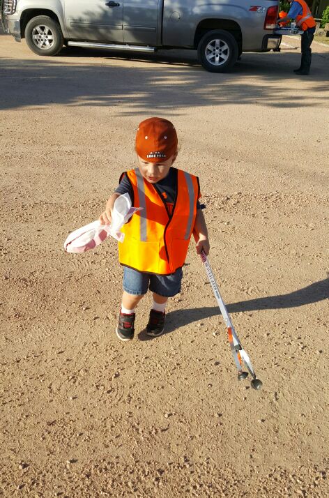AnnaDsays's tweet photo. The youngest participant of the #UGRARIVERCLEANUP ever! #KTWC https://t.co/rczSIaTg8W