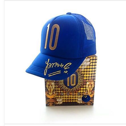 LaRedCaracol's tweet photo. @jamesdrodriguez y @LaRedCaracol les obsequia este kit, autografiado. ¿Lo quieren? Todos a escribir #JamesenLaRed https://t.co/03x9lOPG0C
