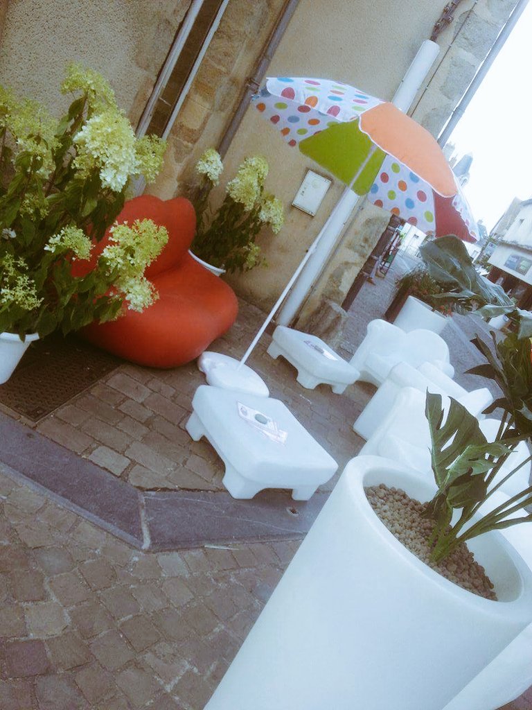 MlleGFPV's tweet photo. Merci à " La Librairie du Berry" pour sa confiance #location #locationdemobilier #slidedesign #bocca #evenementiel https://t.co/PztSL66Xei