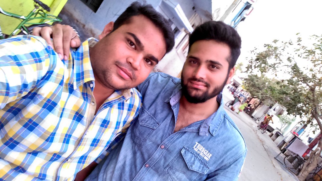 imran_javeed's tweet photo. Selfie Time With My Bestieeee... https://t.co/z72tgYrR7W