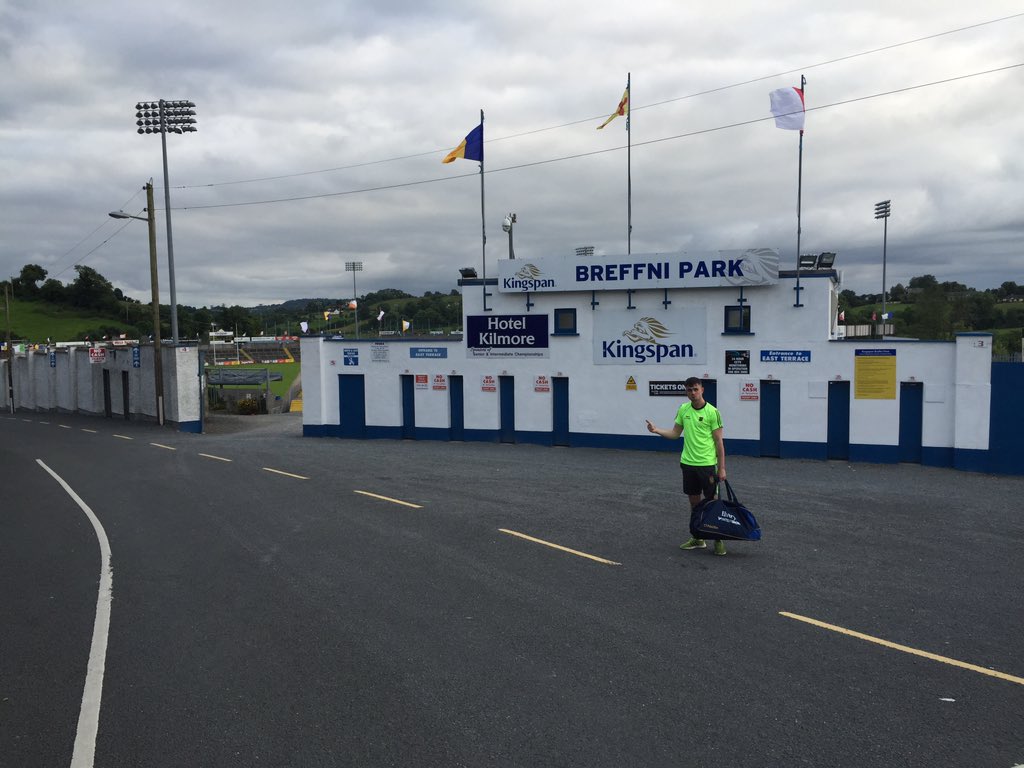 😂😂😂 <a href="/paulcrackerfitz/">Paul Fitzgerald</a> somethings missing! Found <a href="/mikeyquinlivan/">Michael Quinlivan</a> looking for a lift to Croker!